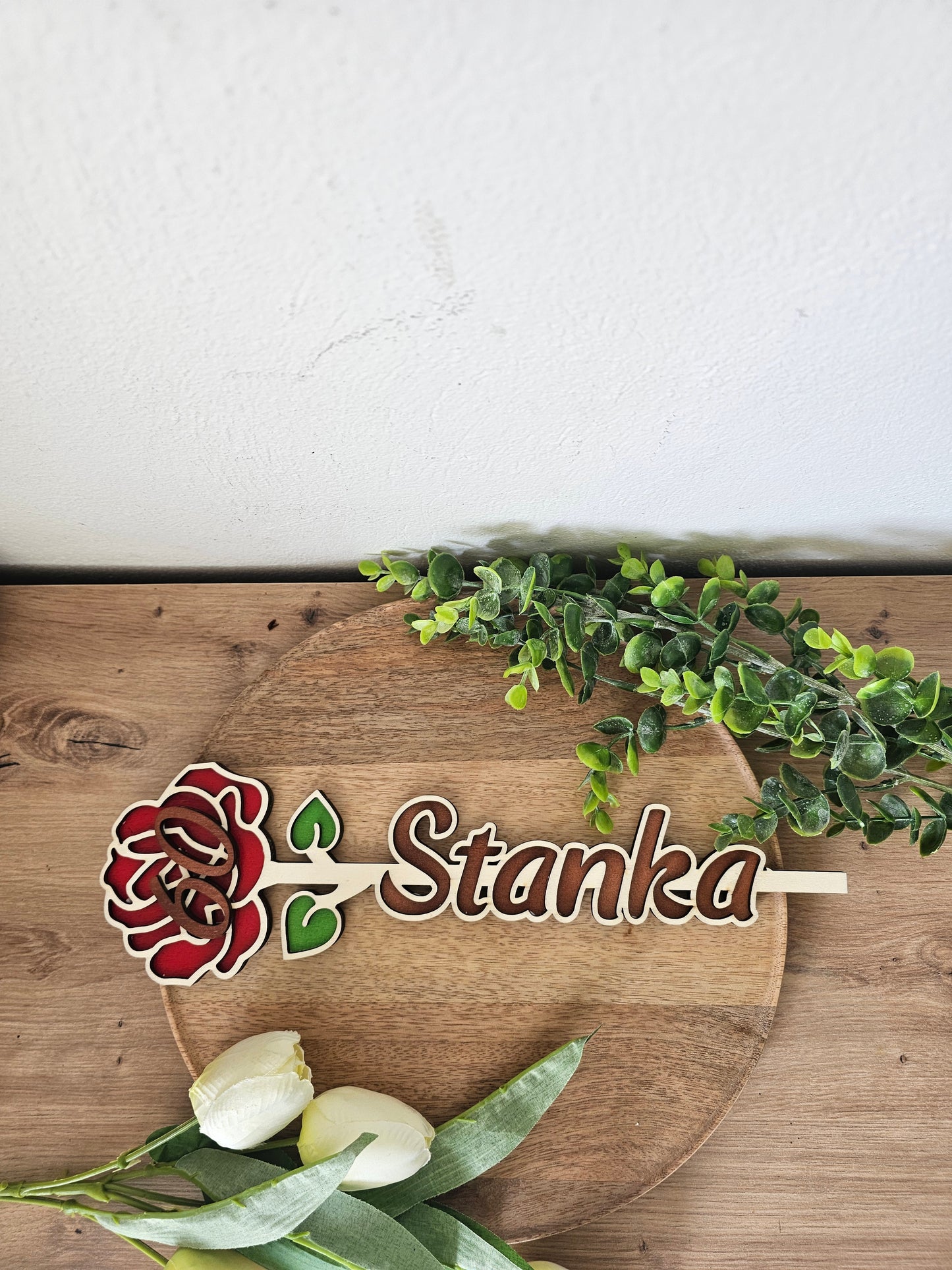 Barvna roža z imenom in letom