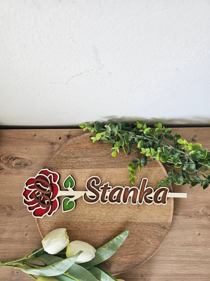 Barvna roža z imenom in letom